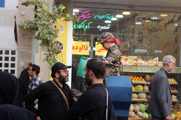 حماسه حضور نوجوانان کفن‌پوش قمی در راهپیمایی «عهد خون»