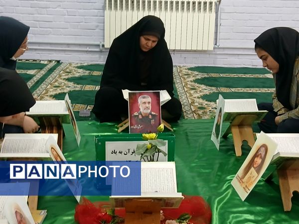 محفل انس با قرآن در دبیرستان دخترانه فاطمیه 