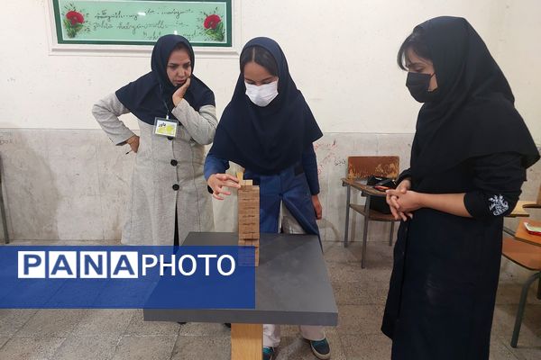 برگزاری مسابقات بازی‌های فکری رویش در دبیرستان شهید محمد تقی دستغیب ناحیه ۳شیراز 