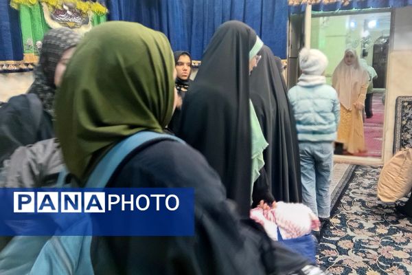 ورود دانش‌ آموزان دختر ناحیه دو شهرری به مراسم معنوی اعتکاف 