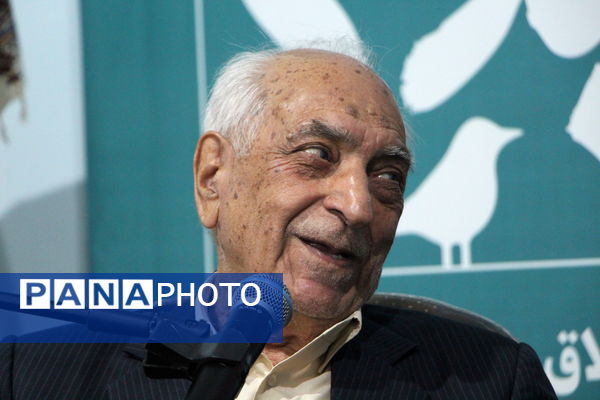 رونمایی از کتاب «علاقه‌بند مردم» در یزد 