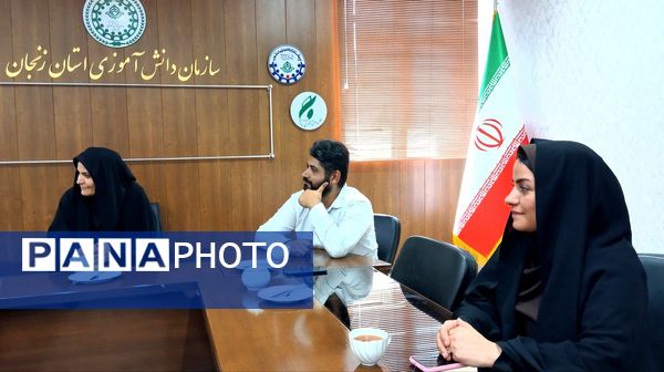 مدیر آموزش و پرورش ناحیه 2 زنجان با حضور در سازمان دانش‌آموزی روز خبرنگار را گرامی داشت