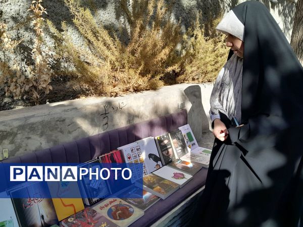 برپایی نمایشگاه کتاب در دبیرستان سلاله ناحیه یک کرج 