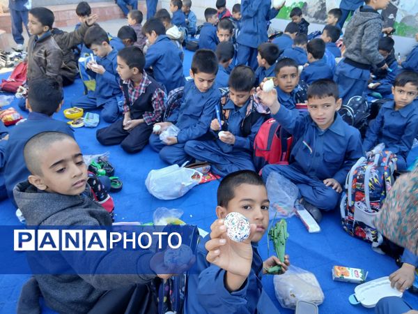 اردوی درون مدرسه‌ای به‌مناسبت روز جهانی کودک 