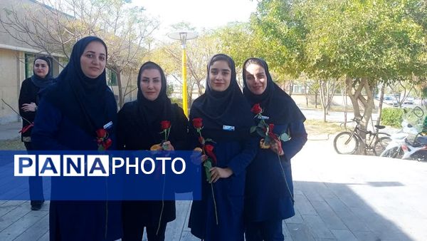 قدردانی پیشتازان دبستان شهید نجفی فدافن از پرستاران بیمارستان حضرت ابوالفضل