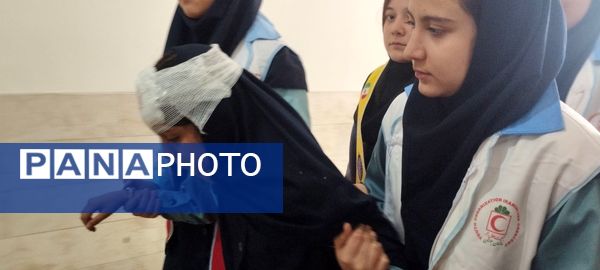 مانور زلزله در دبیرستان شهید هاشمی نژاد 