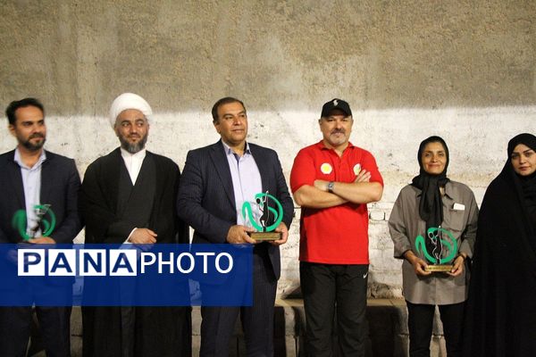 مراسم اختتامیه مسابقات جایزه بزرگ تنیس خاکی بم در مجموعه ورزشی آرشام بم