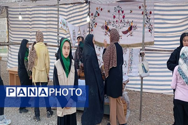 نمایشگاه محصولات بومی محلی و صنایع دستی در شهر بارنیشابور