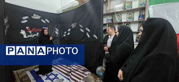 برگزاری نمایشگاه استکبارستیزی در دبیرستان نمونه حضرت معصومه(س) بافق