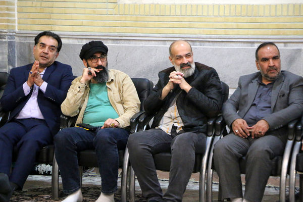 نشست صمیمی‌ دانش‌آموختگان دبیرستان امام رضا(ع) قم در هیات خادم الرضا(ع)