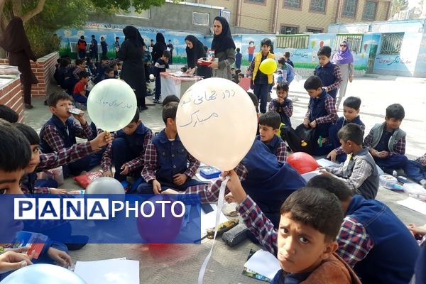 بمناسبت روز جهانی کودک برپایی جشنواره صبحانه سالم در دبستان پسرانه سرافراز ناحیه۷ مشهد