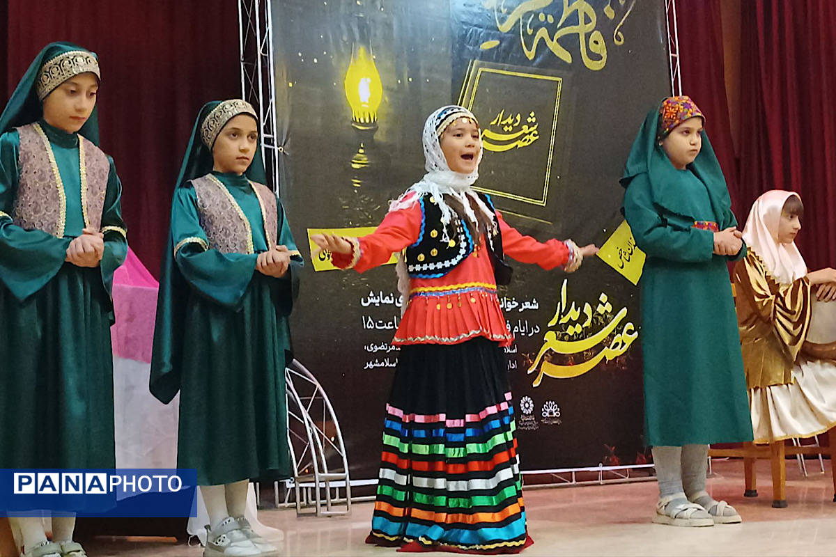 برگزاری محفل شعرخوانی و رونمایی کتاب در اسلامشهر 