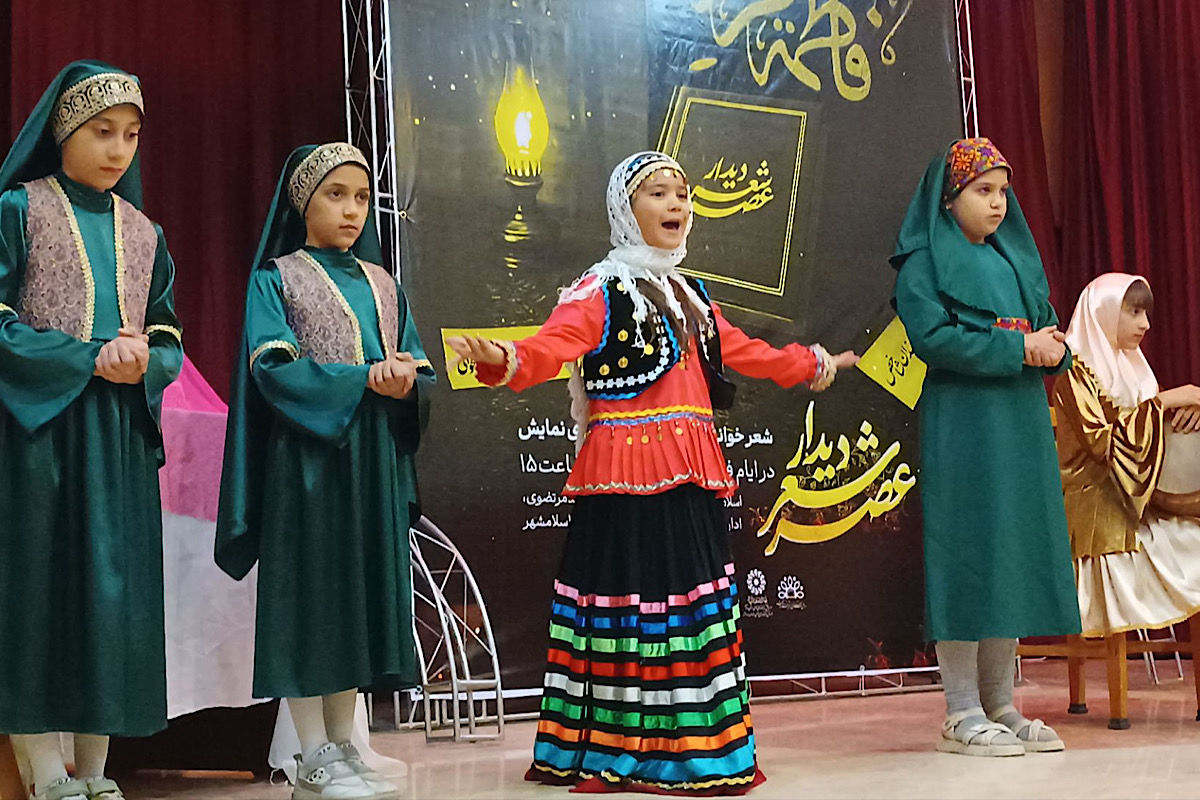 محفل شعرخوانی و رونمایی کتاب در اسلامشهر 