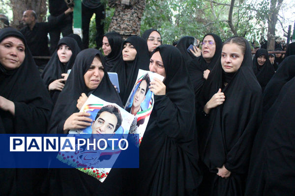 خاکسپاری نوجوان شهید «محمدحسین خاکی» در گلزار شهدای قم