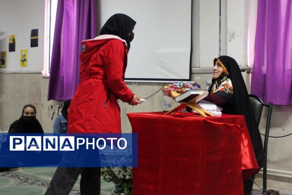 جشن و مولودی‌خوانی میلاد حضرت زهرا(س) در هنرستان آفرینش پردیس 