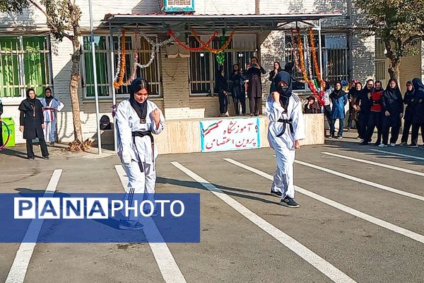 برگزاری المپیاد ورزشی به مناسبت هفته تربیت بدنی در دبیرستان پروین اعتصامی اسلامشهر