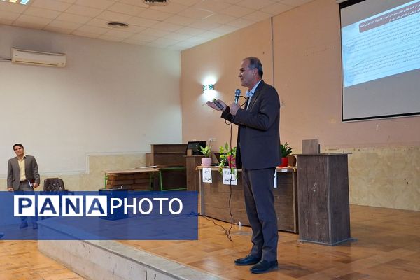 کارگاه آموزشی پیشگیری از آسیب‌های اجتماعی در آموزشگاه معارف۶ ناحیه ۳