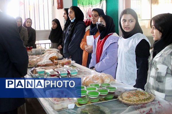  آیین افتتاح جشنواره ماها و ایران‌مون در دبیرستان خدیجه کبری پردیس 