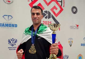 دانش‌آموزان به استقبال قهرمان جهانی کیک‌بوکسینگ، حمیدرضا براتی رفتند