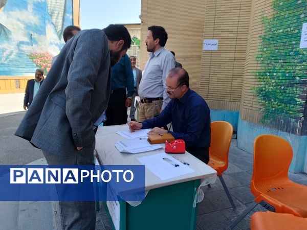 زیارت دسته جمعی معلمان در حریم قدس رضوی 