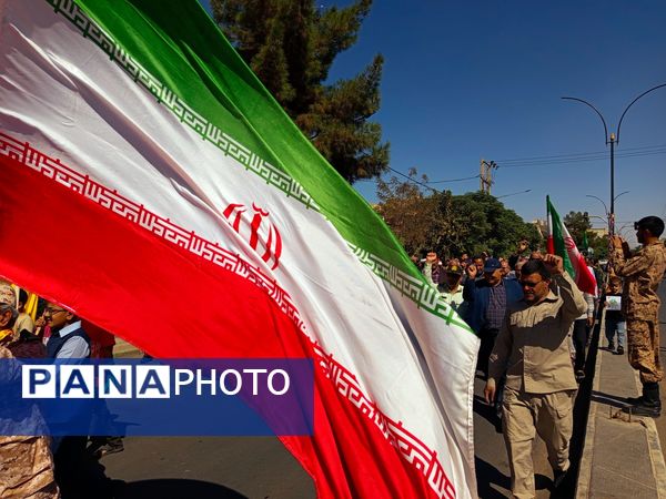 قدمی هم‌سنگر ایمان؛ از مدرسه تا صف نماز جمعه