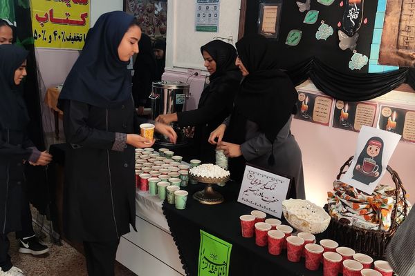 نمک‌گیر سفره مادر هستیم