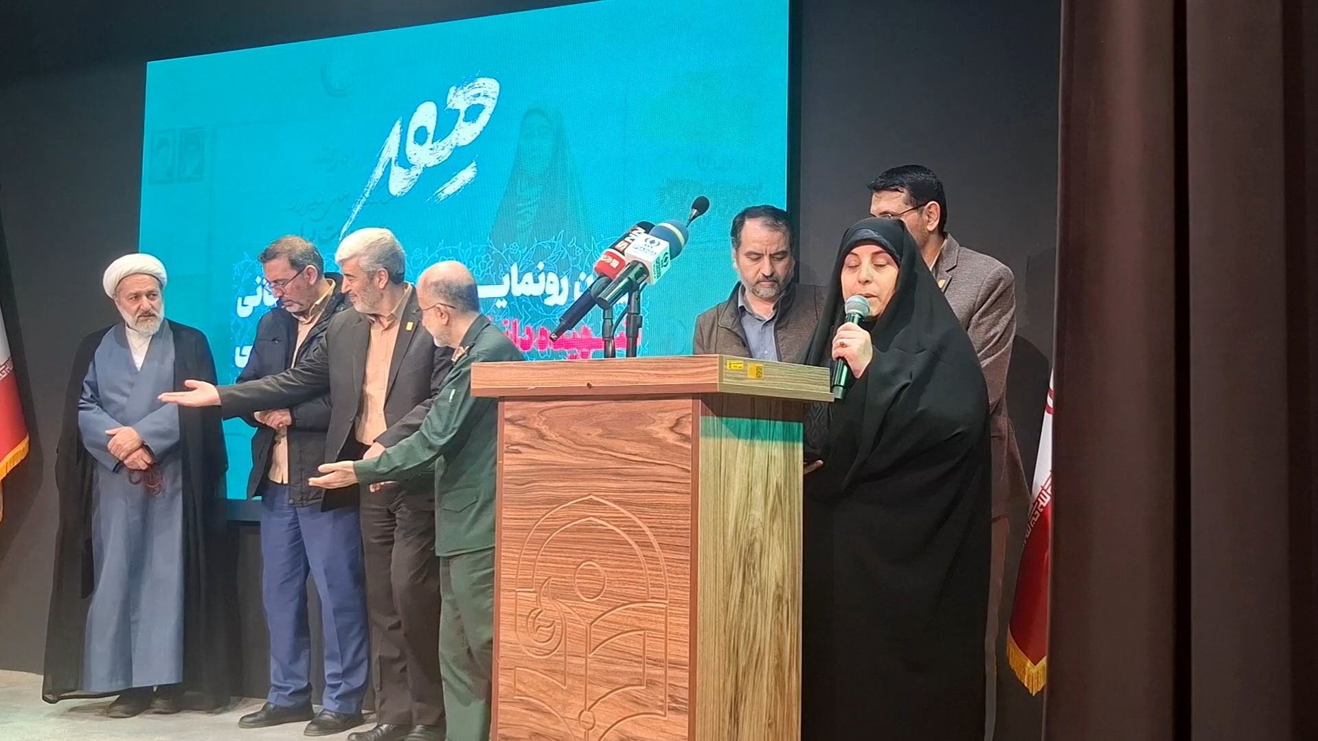 روایت مادر شهیده فائزه رحیمی از آرزوی دیدار رهبری