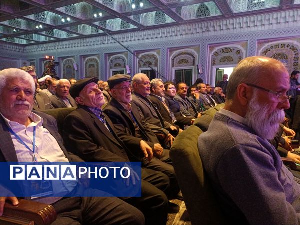 شب شعر آیینی پیرغلامان حسینی برگزار شد