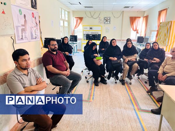 برگزاری روز دوم کارگاه توانا با حضور جمعی از مدیران و معلمان در سملقان