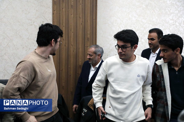 نشست صمیمی وزیر آموزش و پرورش با مدال آوران المپیادهای علمی