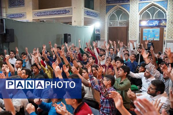 اعتکاف به رنگ خدا ۴؛ دانش‌آموزان یزدی به مهمانی خدا رفتند