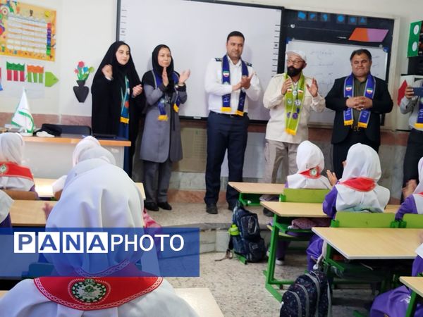 بازدید ارزیاب کشوری سازمان دانش‌آموزی در مدارس تمام پیشتاز شهرستان فاروج