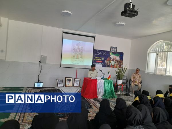 جلسه پیشگیری از آسیب‌های فضای مجازی همزمان با هفته نیروی انتظامی در آموزشگاه تکتم 