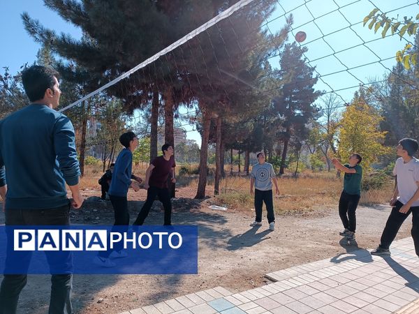 برگزای اردوی تفریحی دبیرستان رجایی یک به‌مناسبت هفته بسیج 