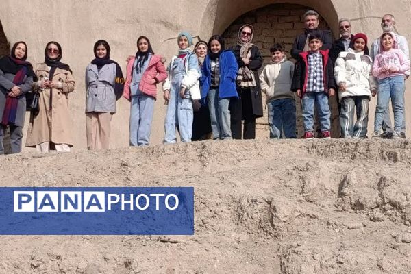 شاهنامه‌خوانی در دل تاریخ؛ بازدید فرهنگی اعضای کارگاه شاهنامه‌خوانی از قلعه ایرج پیشوا