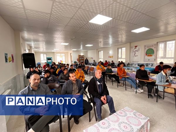 دومین نشست «قاضی در مدرسه» با حضور رئیس دادگستری درگز در هنرستان نوید