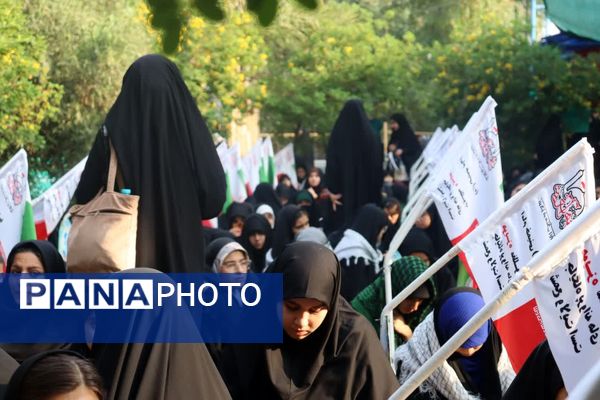 دانش‌آموزان کوهدشتی در یادمان شهدای هویزه