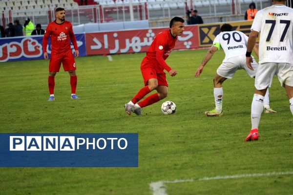 بازی تراکتور و ملوان در تبریز