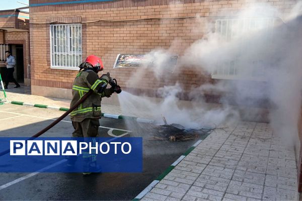 مراسم پدافند غیرعامل در دبیرستان بشارت بهارستاندو