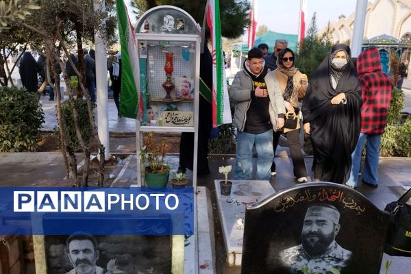 تجدید عهد با شهدا 