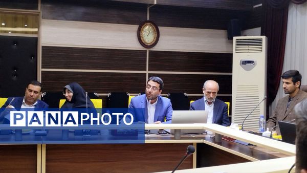 نشست هم‌اندیشی اساتید قرآنی با مسئولان وزارت آموزش و پرورش در تبریز