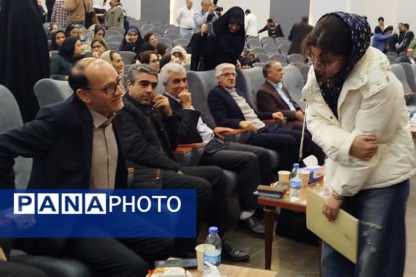 تقدیر از رتبه‌های برتر کنکور در اداره آموزش‌و‌پرورش شهرستان اسلامشهر 