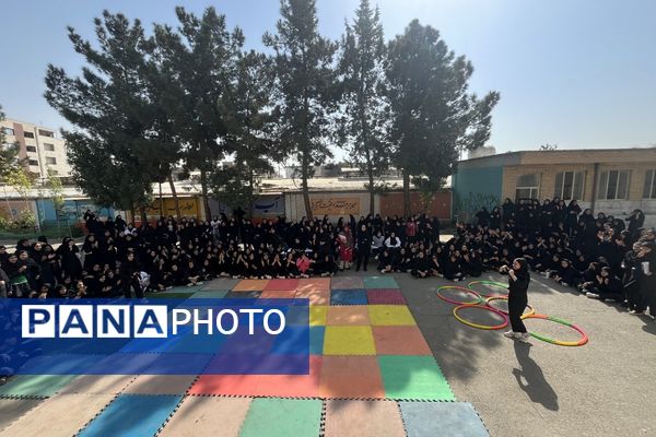 از حرکات رزمی دانش‌آموزان تا طناب‌کشی معلمان، المپیاد ورزشی مدرسه حکمت بهارستان‌دو