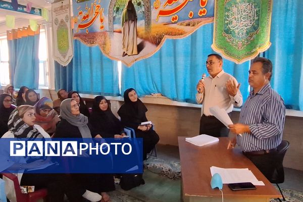 جلسه انجمن اولیا و مربیان در دبیرستان رازی