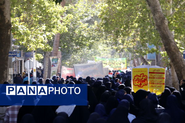 حضور پرشور دانش آموزان محلاتی در راهپیمایی 13 آبان 