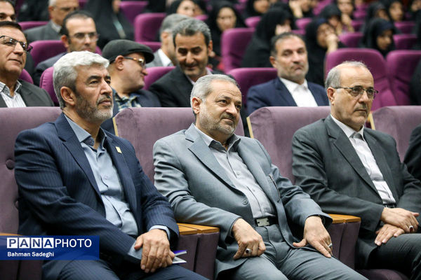 مراسم گرامیداشت روز معلم و تجلیل از اساتید نمونه دانشگاه فرهنگیان