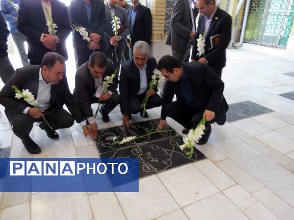 گلباران مزار شهدای دانش‌آموز و معلم در بجنورد