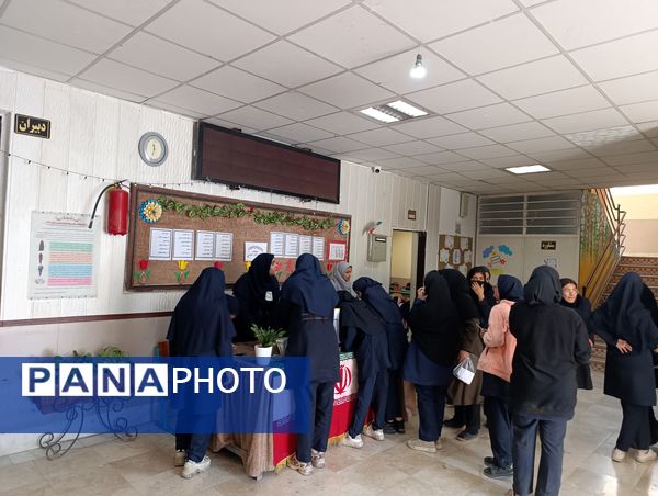 رقابت پرشور دانش آموزان در انتخابات شورای دبیرستان میرزا جعفر سروقد