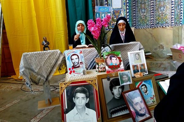 برگزاری محفل انس با قرآن و تجلیل از خانواده‌ شهدا