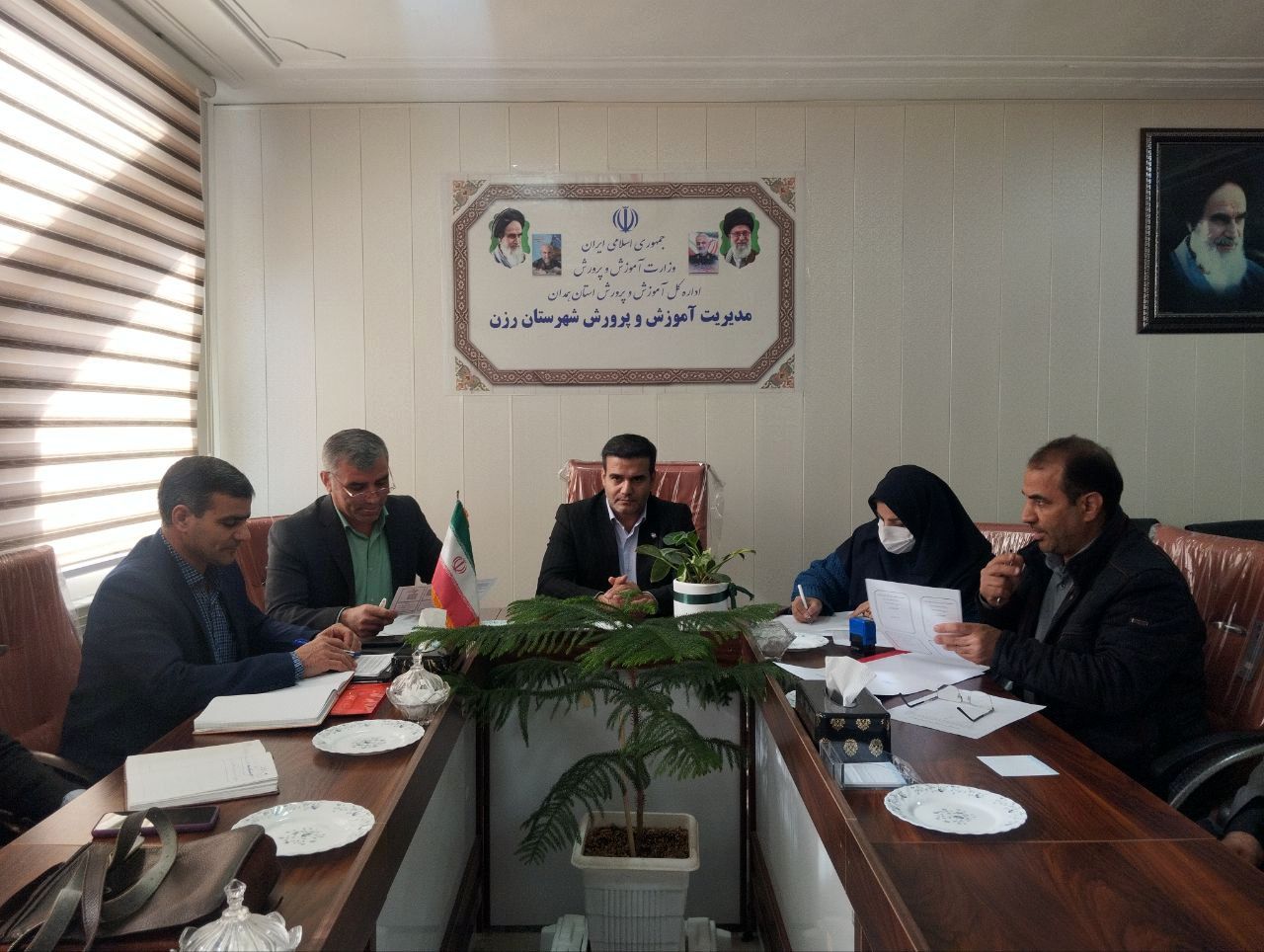 خیرین همواره پای کار هستند؛ فعال‌سازی مجمع خیرین مدرسه‌ساز گامی مهم در ارتقای آموزش و پرورش شهرستان است